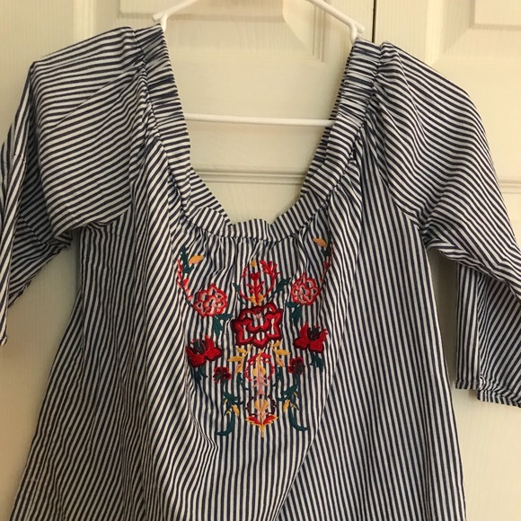 Lots of clothing items sizes small and medium! - Picture 4 of 8